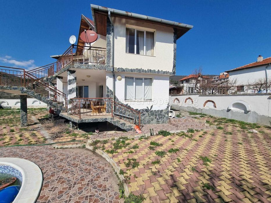 Двуетажна къща с басейн, Инцараки Свети Влас