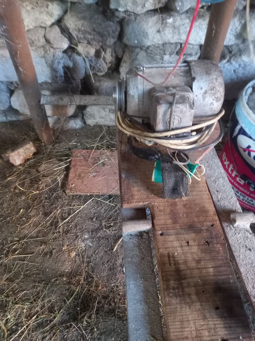 Vând moara și 2 motoare mono