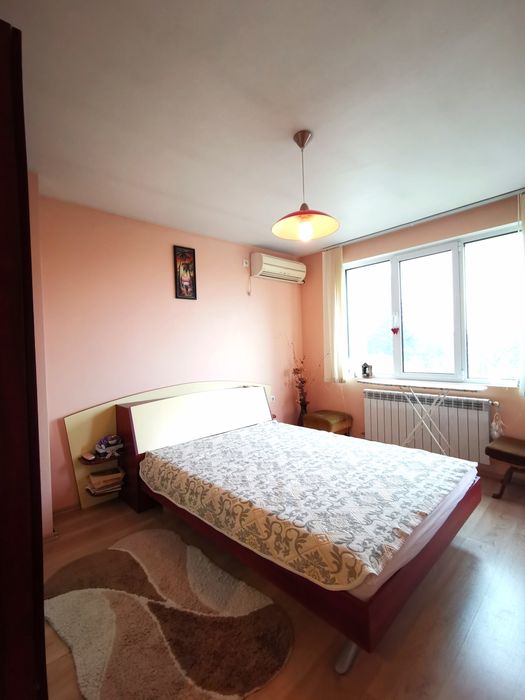 Етаж от къща , с двор и гараж в село Първомайци