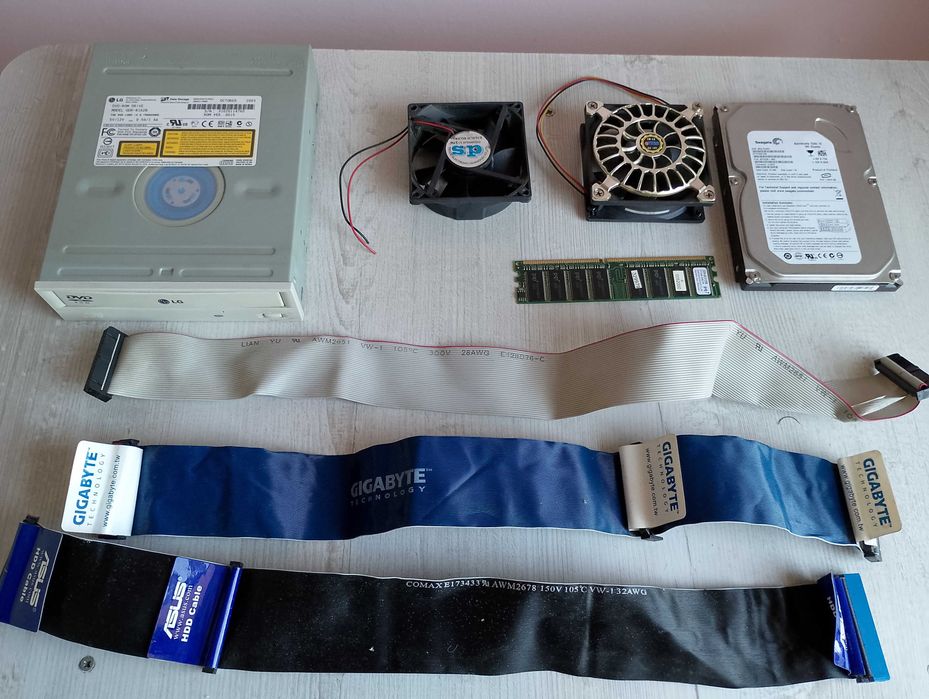 Компютърни компоненти - HDD 160Gb, DVD-ROM , RAM , cables