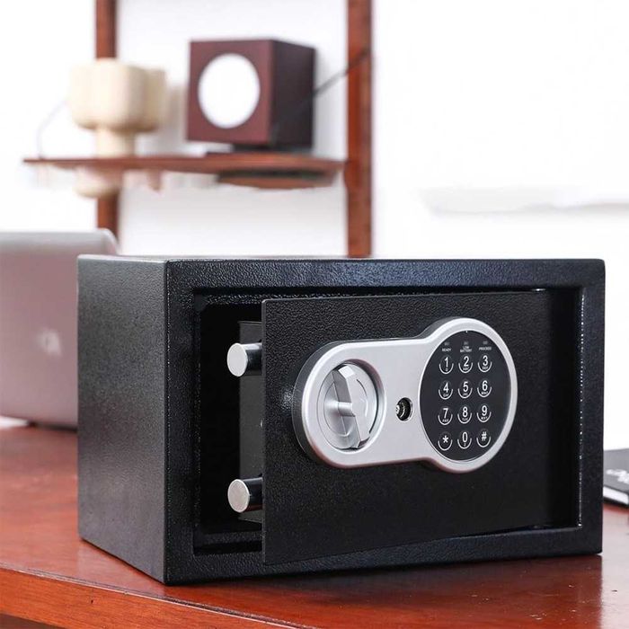 Дигитален сейф, стоманена конструкция, достъп с код/ключ, 31x20x20см
