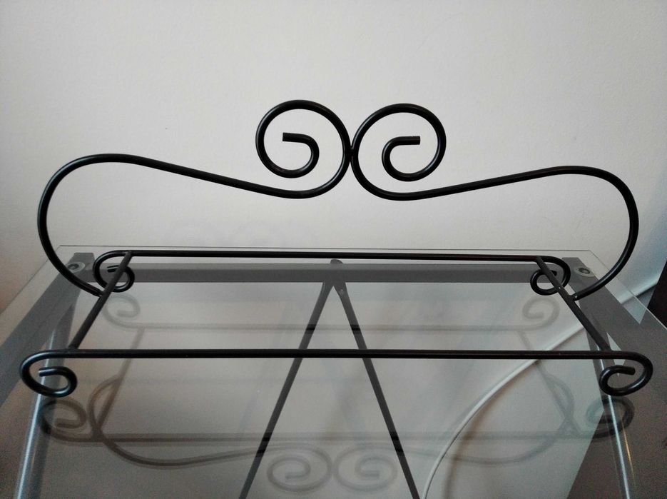 Platou din ceramica pictat manual, in cadru metalic