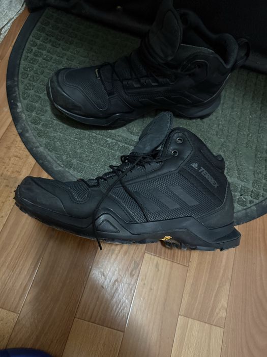 Адида. Тирекс кросы зима