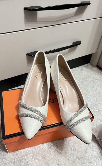 Каблук туфли янги сарпага оселаям болади жуда чиройли