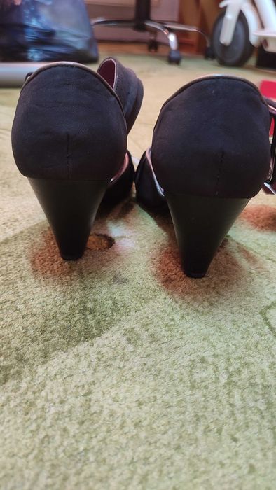 Vand pantofi noi, cu eticheta, culoare neagra, toc 7 cm