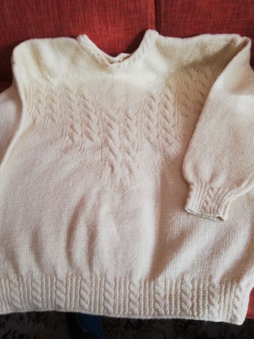 Ръчно плетен дамски пуловер