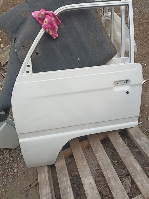 Damas radnoy eshik lar sotiladi