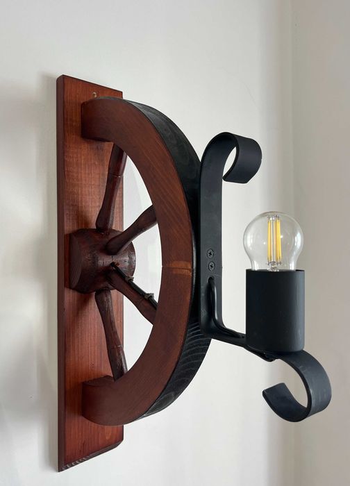 Candelabru rustic din roată de lemn vintage