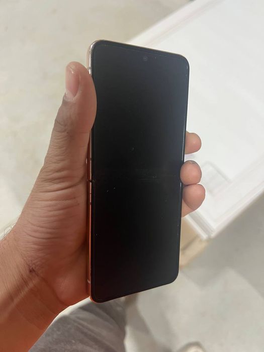 Galaxy Z Flip 4 modeli