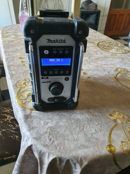 Vând boxa makita cu baterie