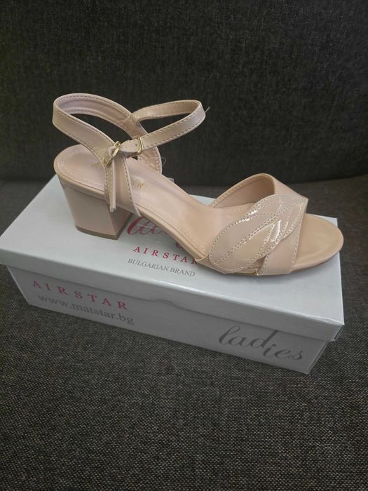 Бежови сандали на ток 39н