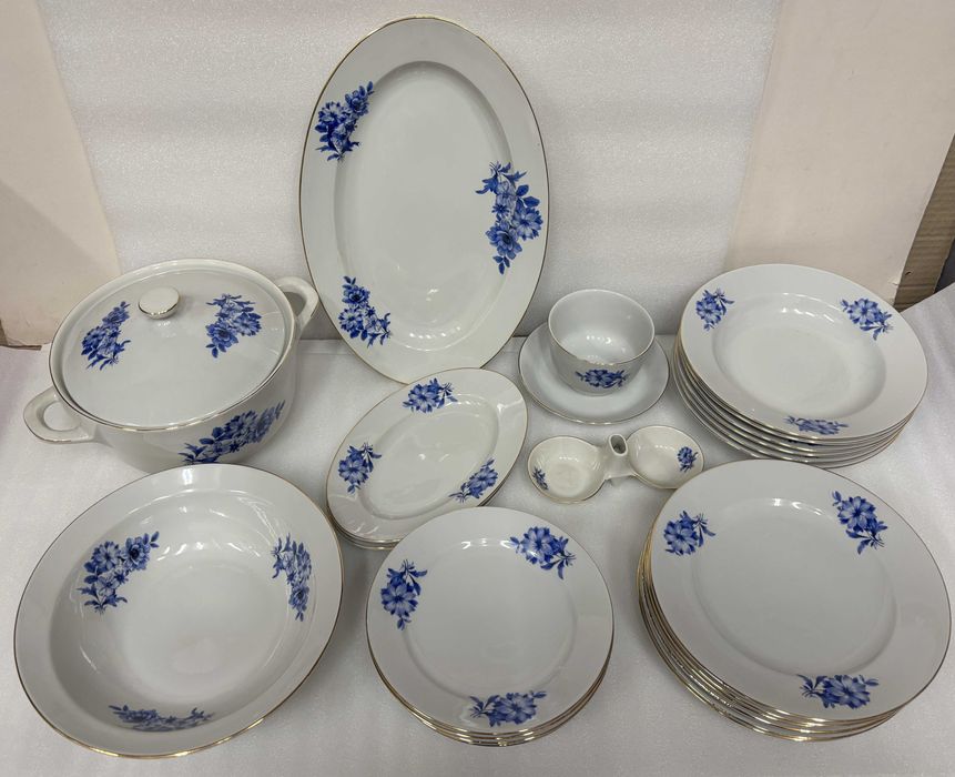 НОВ Български порцеланов сервиз за хранене - 25 части - Ретро !