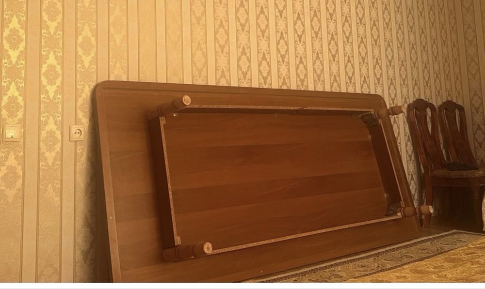 Стол для гостинной ( жер стол)