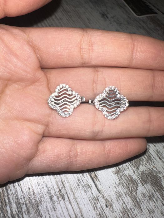 б/у СЕРЕБРЯННАЯ сережка под ванклиф