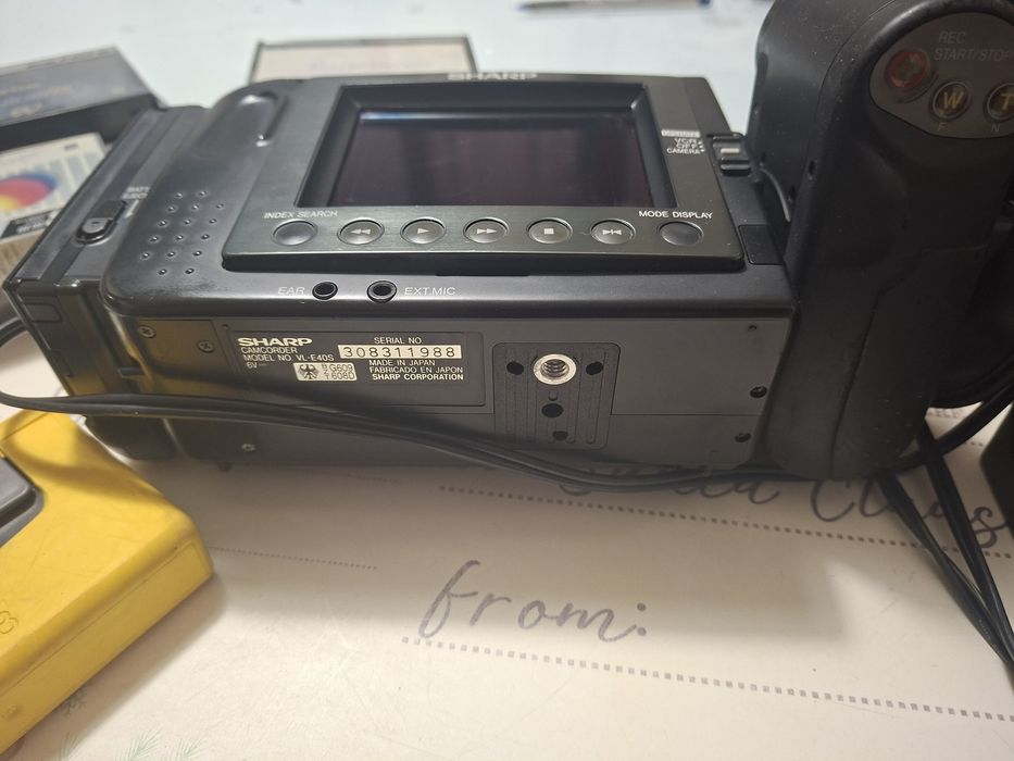 Sharp camcorder VL-E40L, 6 casete HI8, incarcator+ 2 baterii