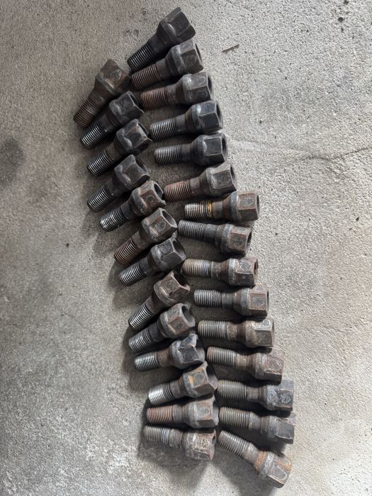 Оригинлни болтове за железни джанти Пежо,Ситроен