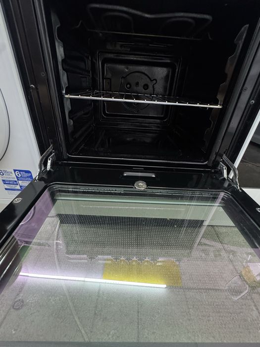 Готварска  печка обикновени котлони HOTPOINT ARISTON