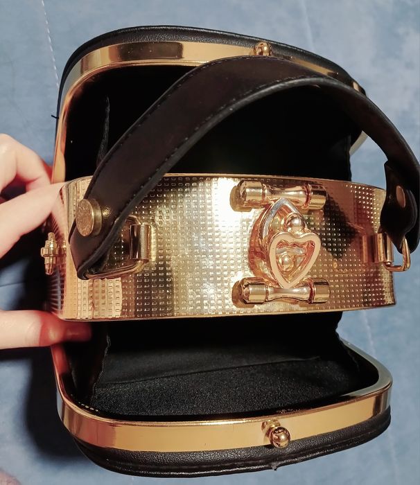 Sumka- korporativ, bayram va toylarda tutsa boladi