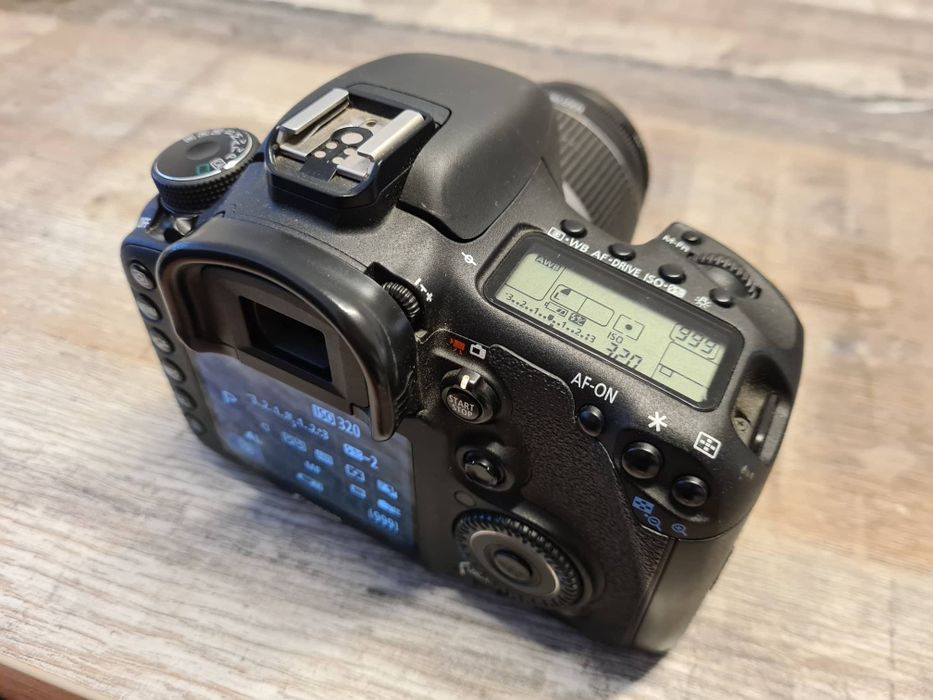 Canon EOS 70D DS126251