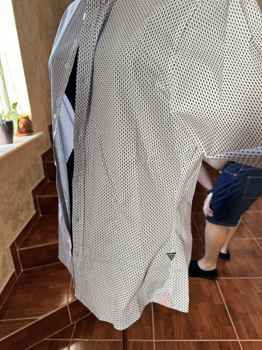 Vand camasa noua Guess