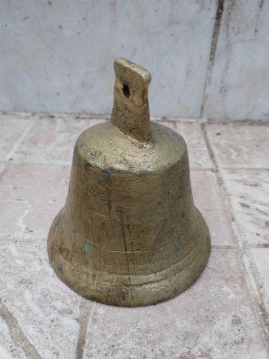 Стар месингов звънец