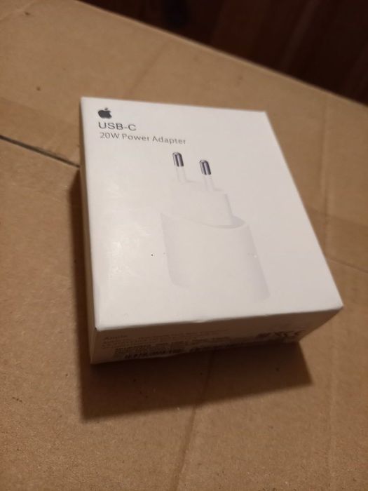 iPhone 16 PRO Natural Titanium + Lake Green MagSafe калъф и зарядно