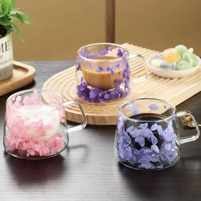 Двустенна чаша за чай, кафе и розови цветя Термочаши студени напитки