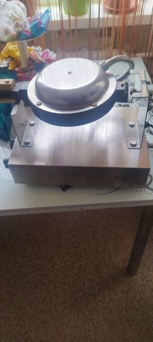 Продам электро вафельницу bubble waffle