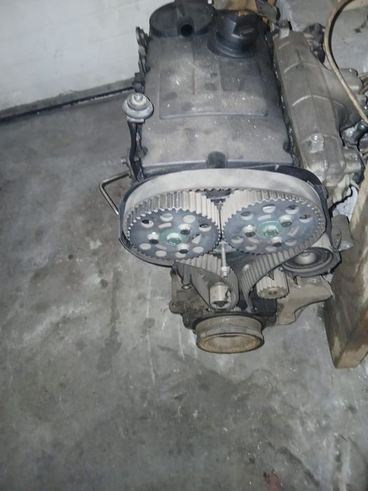 Vând piese motor VW Passat 2.0 Diesel 2006