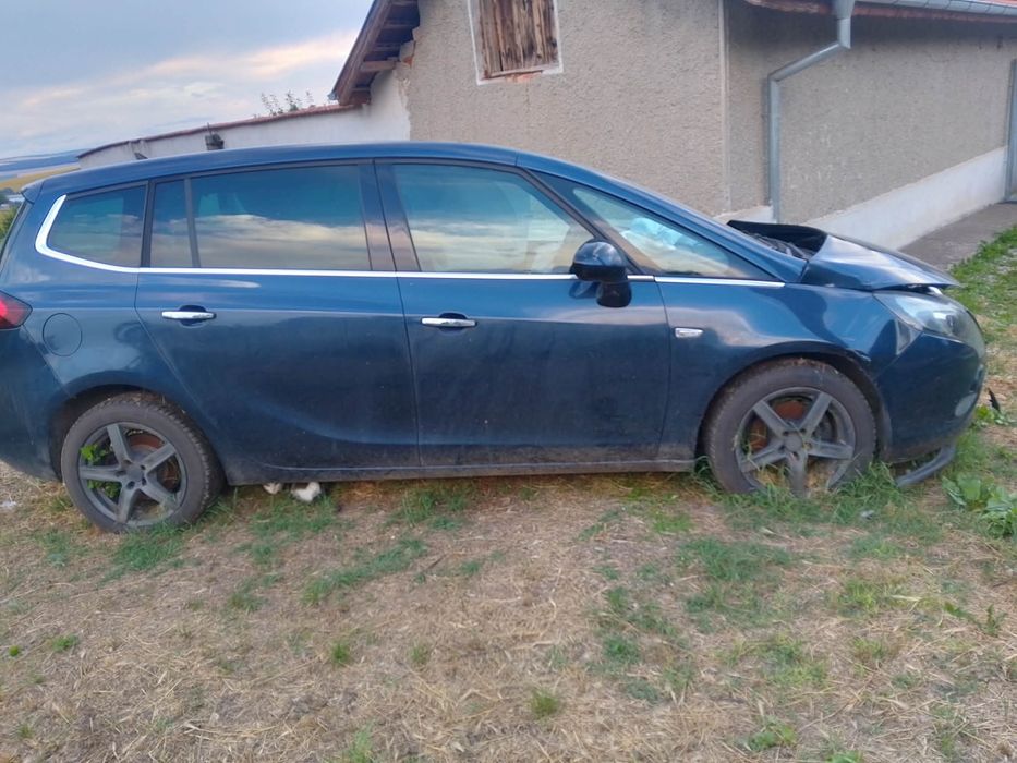 Opel zafira………….