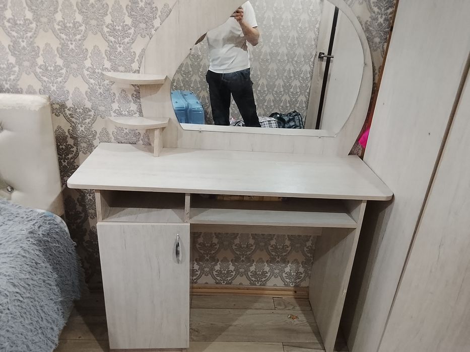 Тумба стол с зеркалом