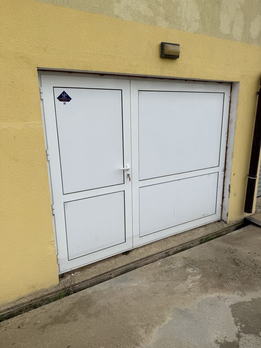 Алуминиева врата