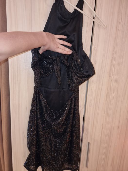 Дамска черна коктейлна рокля с пайети
