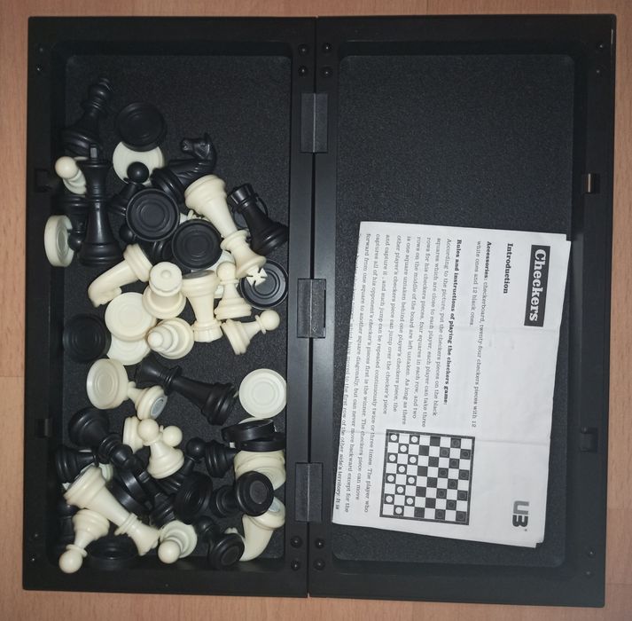 Шахматы / Шашки.