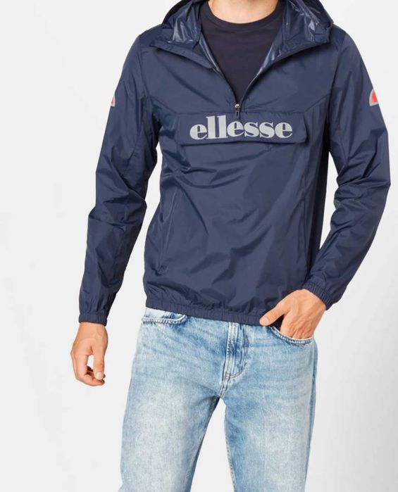 Синя ветровка на ellesse в страхотно състояние
