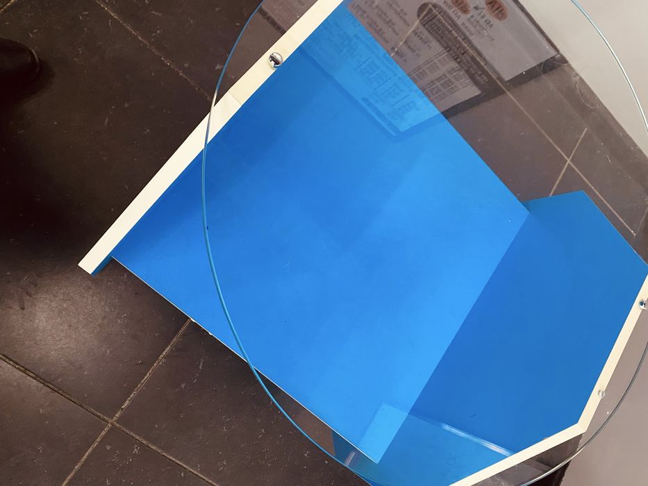 Стеклянный стол для офиса