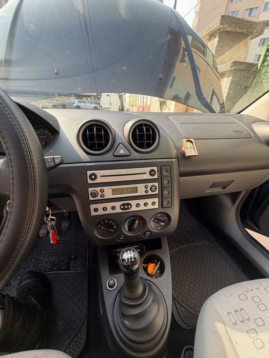 Продавам Форд Фиеста 1.4 бензин