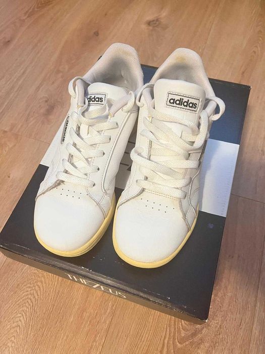 Încălțăminte ADIDAS băiat - mărime 38