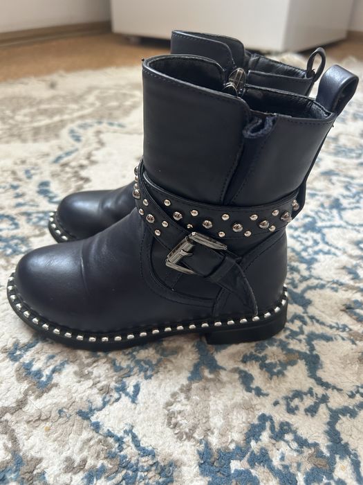 Продам детские ботинки