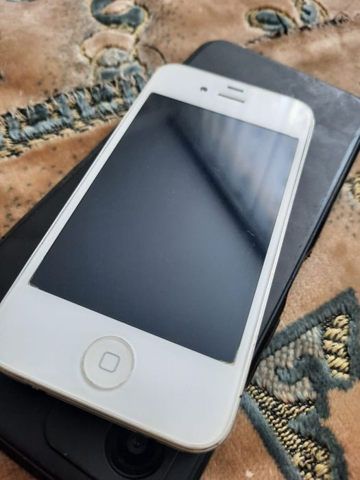 Продам iPhone 4s