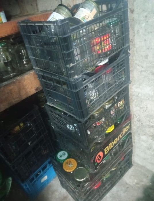 Буркани с  капачки на винт