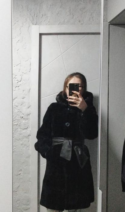 Шуба мутоновая. Приталенная