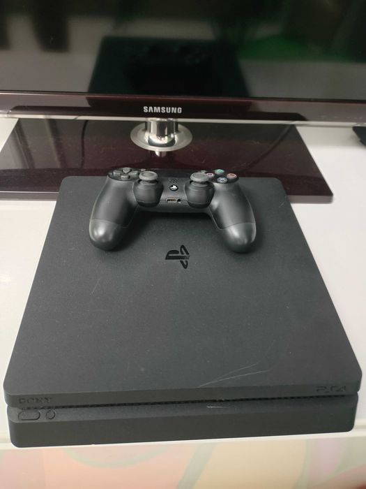 Продаю PlayStation 4 Slim