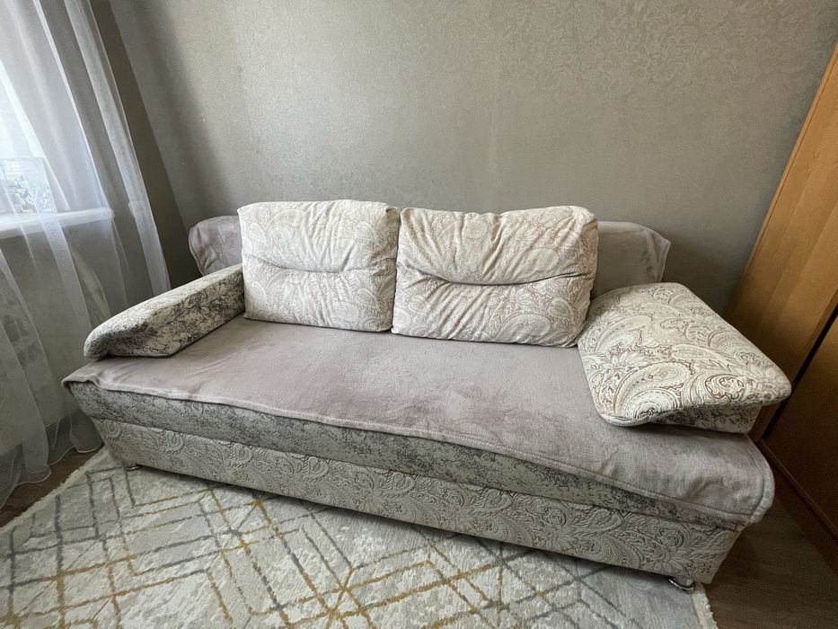 Продаю Диван (двуместный)