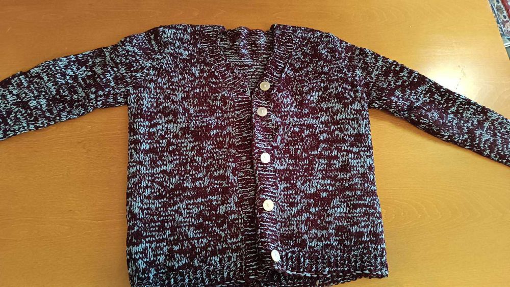 Ръчно плетена жилетка