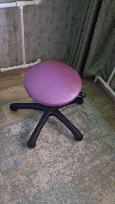 Продам стул на колесах