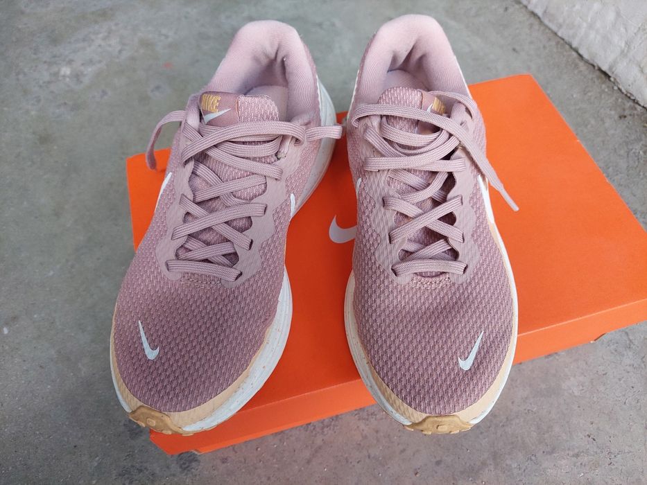 Маратонки за момиче Nike Revolution 8