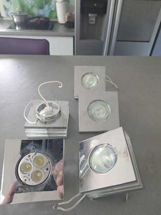 Lămpi plafon mono lampă Led sau halogen.