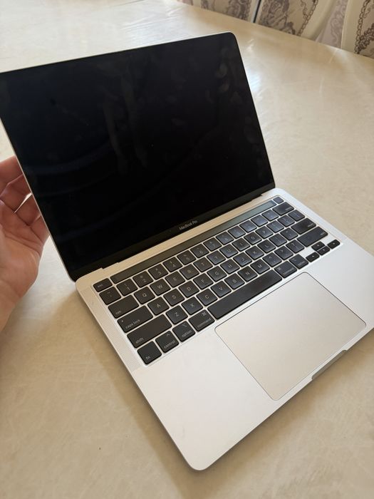 Macbook pro 2020 13 inch i5 83% 256 gb ideal full