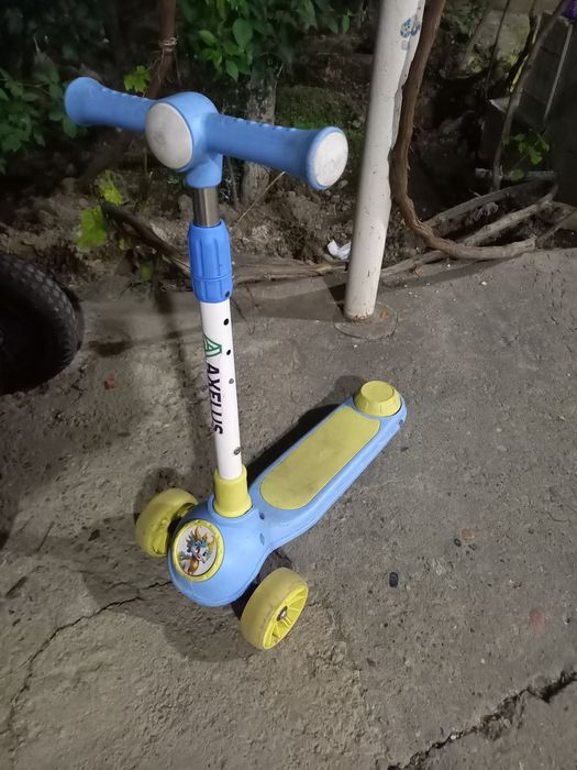 Bolalar mototsikli velosipedlari sotiladi